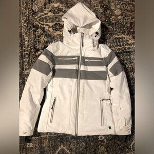 It is a size 8 on the tag but it looks like a LRG to me. Never been worn.